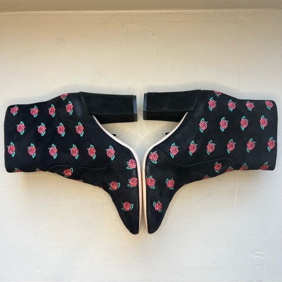 Schutz Black Suede Ankle Boots Booties w/ Embroidered Red Roses & Zip Women’s 6 - Picture 5 of 15